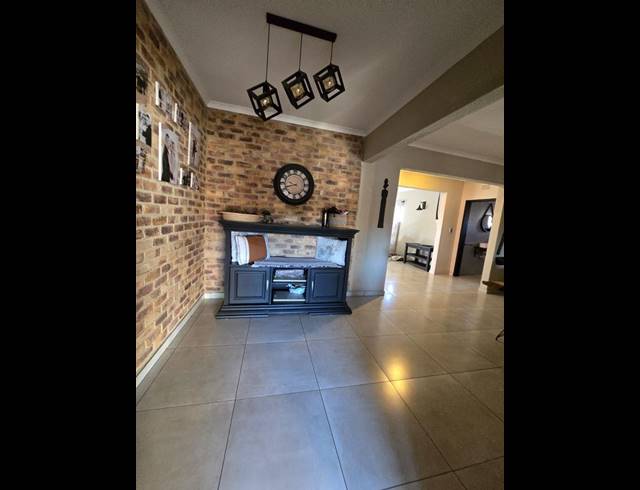 4 BEDROOM HOUSE FOR SALE IN EDELWEISS